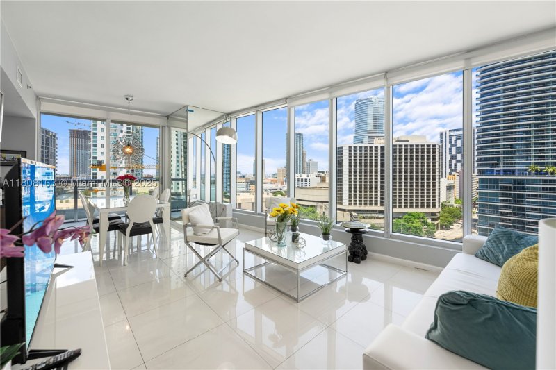 Condo for sale at Icon Brickell Viceroy 1604