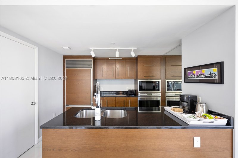 Condo for sale at Icon Brickell Viceroy 1604