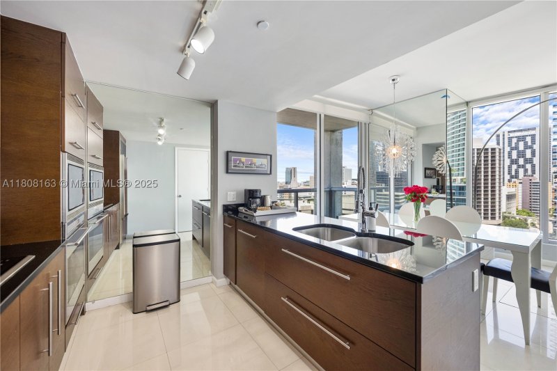 Condo for sale at Icon Brickell Viceroy 1604