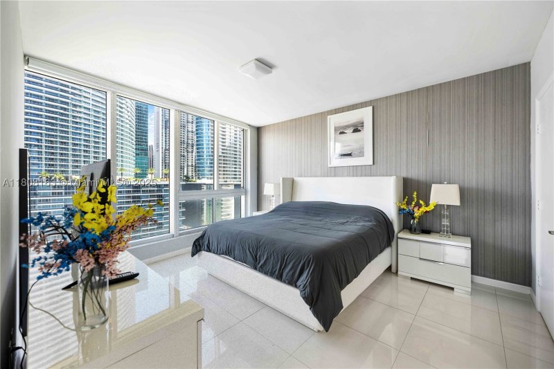 Condo for sale at Icon Brickell Viceroy 1604