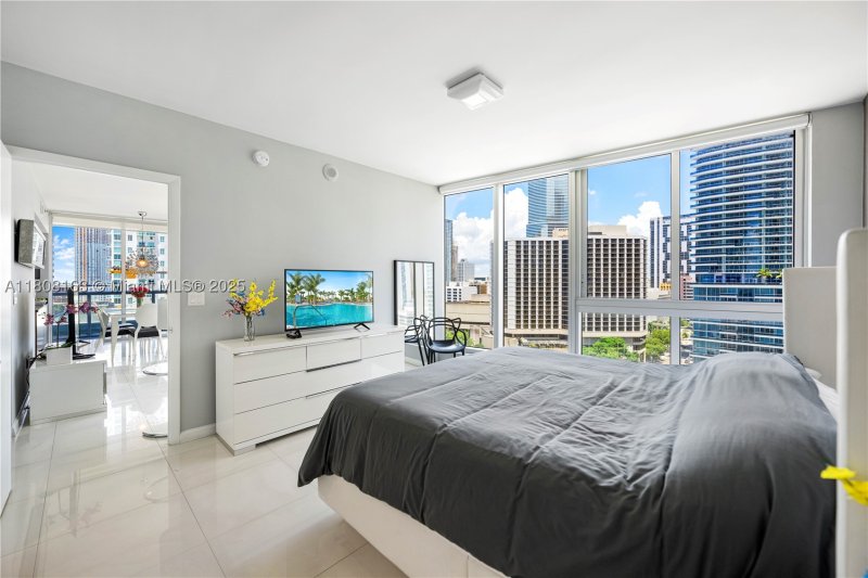 Condo for sale at Icon Brickell Viceroy 1604