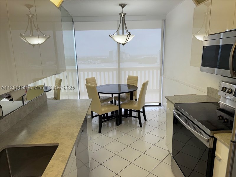 Aluguel de apartamento no 1000 Williams Island 2412