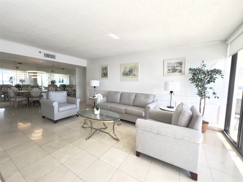 Aluguel de apartamento no 1000 Williams Island 2412