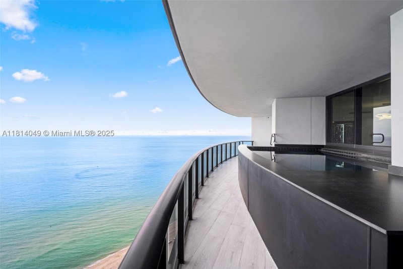 Condo for sale at Porsche Design Tower 2105