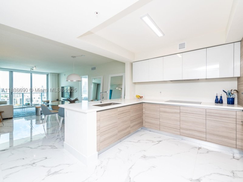 Condo for sale at Parque Towers at St. Tropez 5-1605