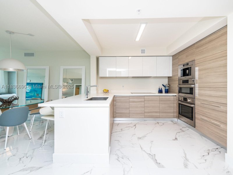 Condo for sale at Parque Towers at St. Tropez 5-1605
