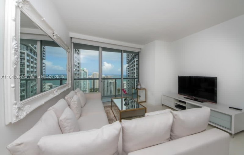 Condo for sale at Icon Brickell Viceroy 3711