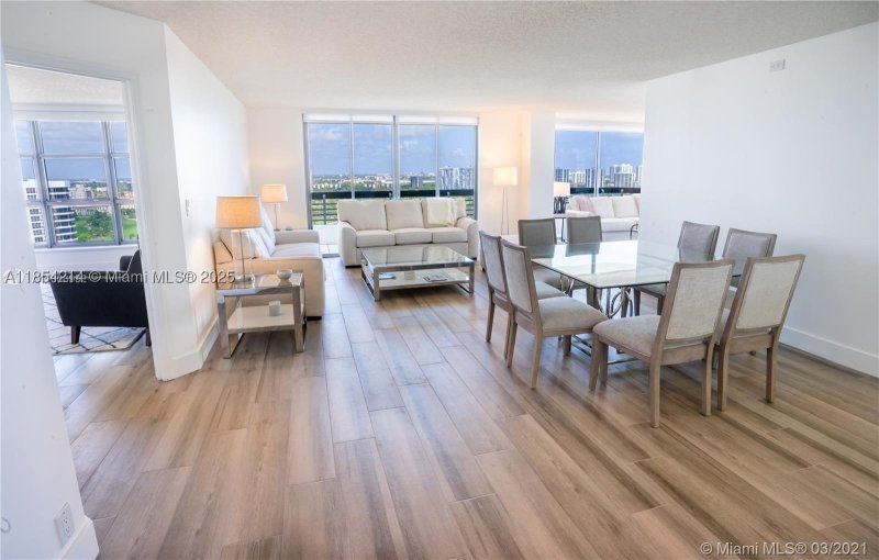Condo for sale at Mystic Pointe 500 2509
