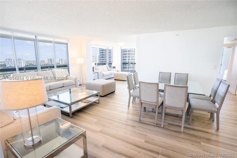 Condo for sale at Mystic Pointe 500 2509