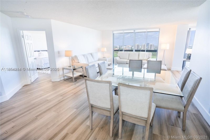 Condo for sale at Mystic Pointe 500 2509