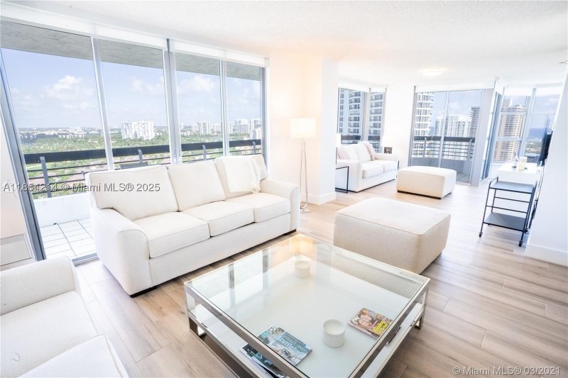 Condo for sale at Mystic Pointe 500 2509