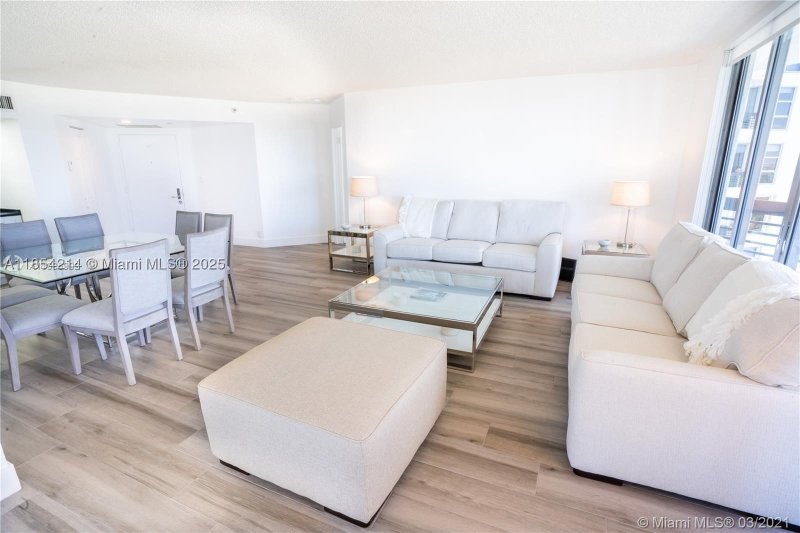 Condo for sale at Mystic Pointe 500 2509