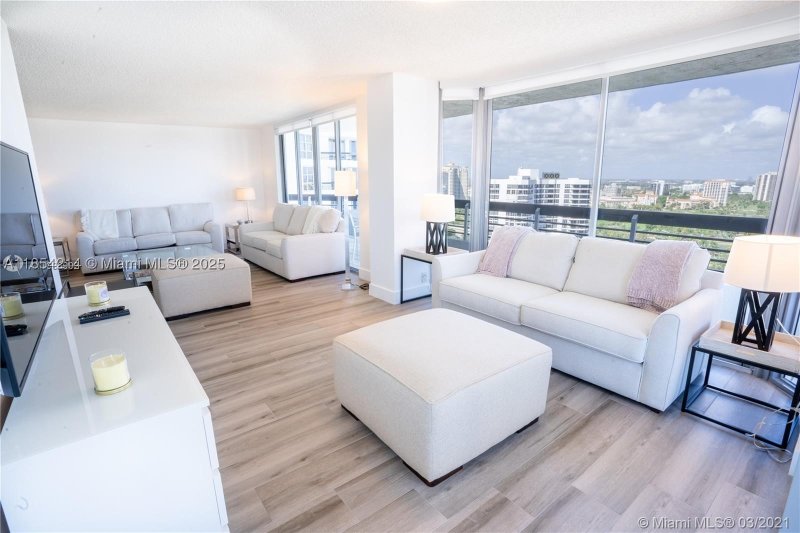 Condo for sale at Mystic Pointe 500 2509