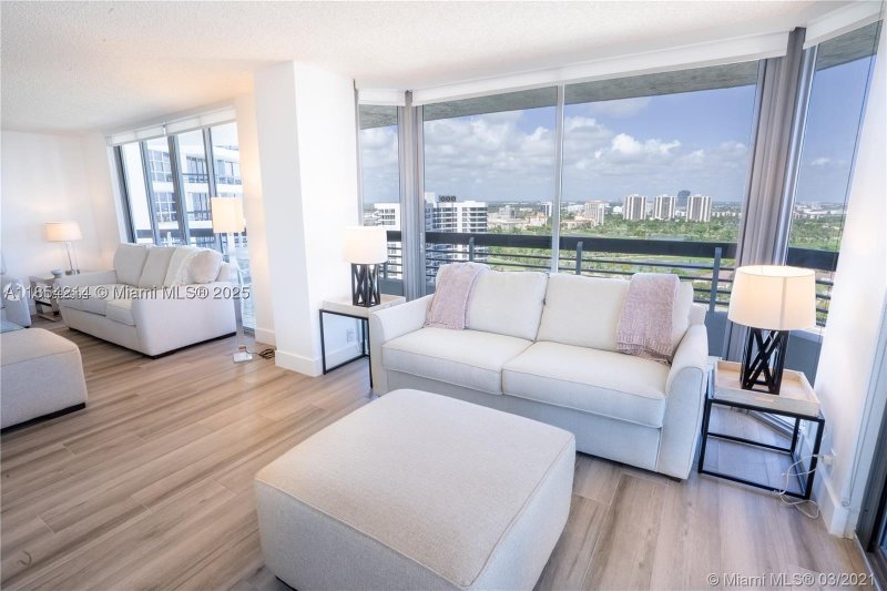 Condo for sale at Mystic Pointe 500 2509