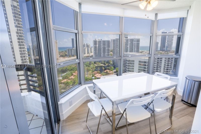 Condo for sale at Mystic Pointe 500 2509