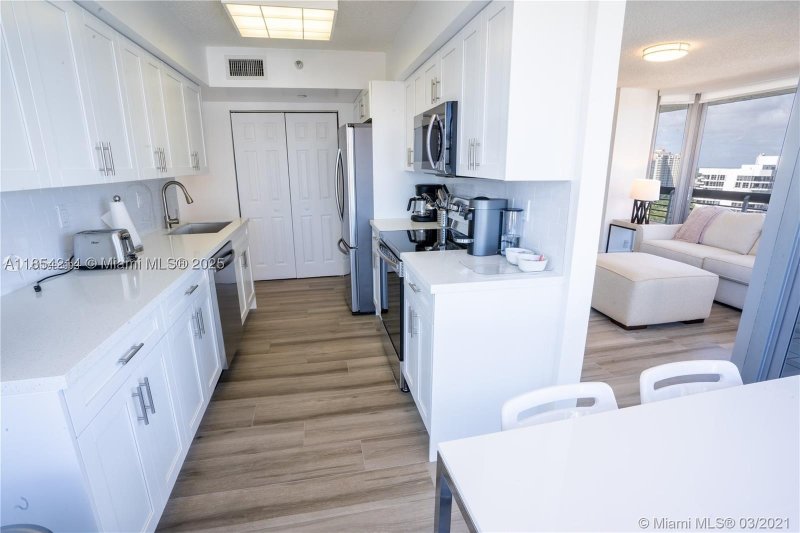 Condo for sale at Mystic Pointe 500 2509