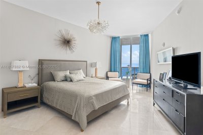 Aluguel de apartamento no Trump Tower One 907