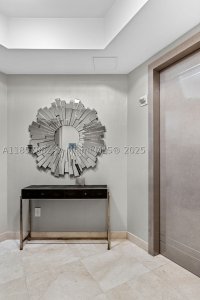 Aluguel de apartamento no Trump Tower One 907