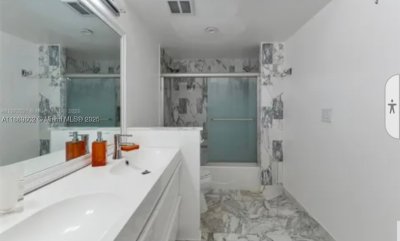 Comprar apartamento no Balmoral Condo 10T