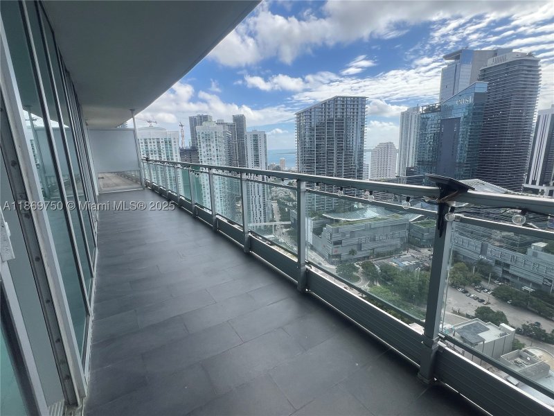 Comprar apartamento en Mint at Riverfront 3803