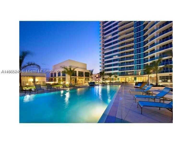 Comprar apartamento en Midtown Miami 4 H2408
