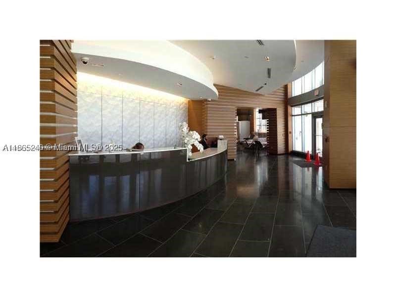 Comprar apartamento en Midtown Miami 4 H2408