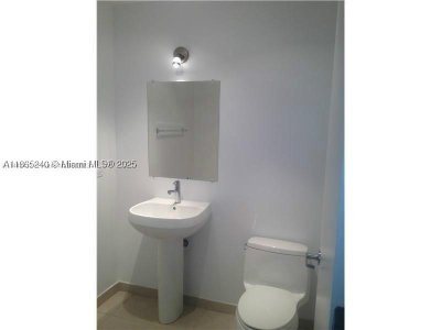 Comprar apartamento en Midtown Miami 4 H2408