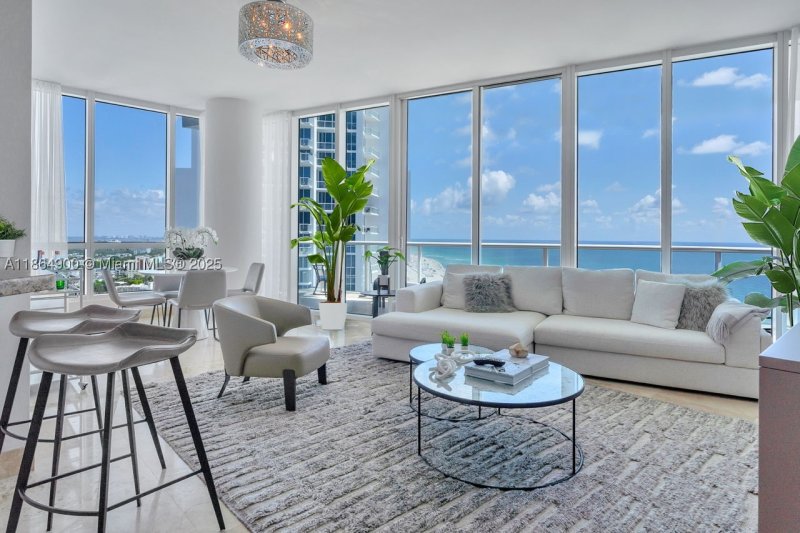 Condo for sale at Continuum I South 2208