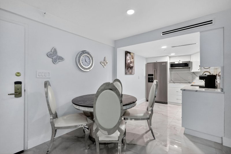 Condo for sale at The Alexander 1408