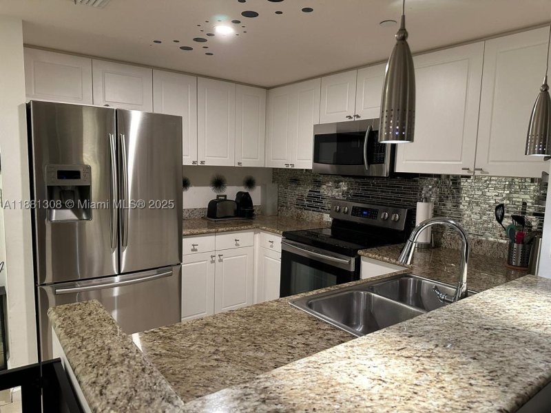 Condo for sale at Turnberry On The Green 1706