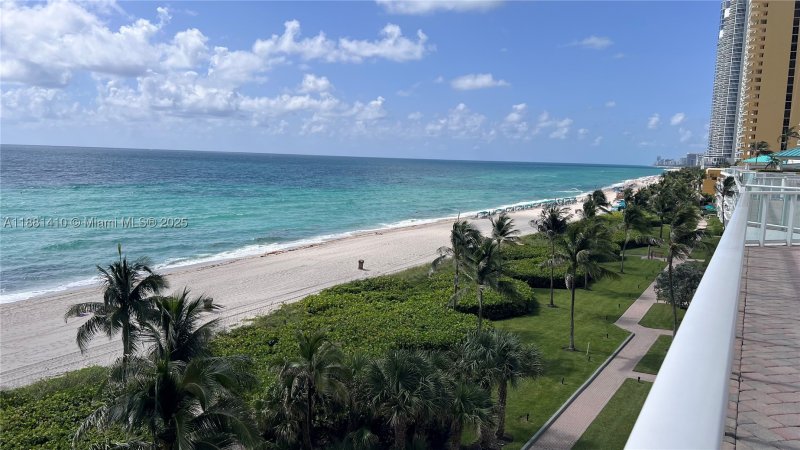 Comprar apartamento no Oceania 3 2334