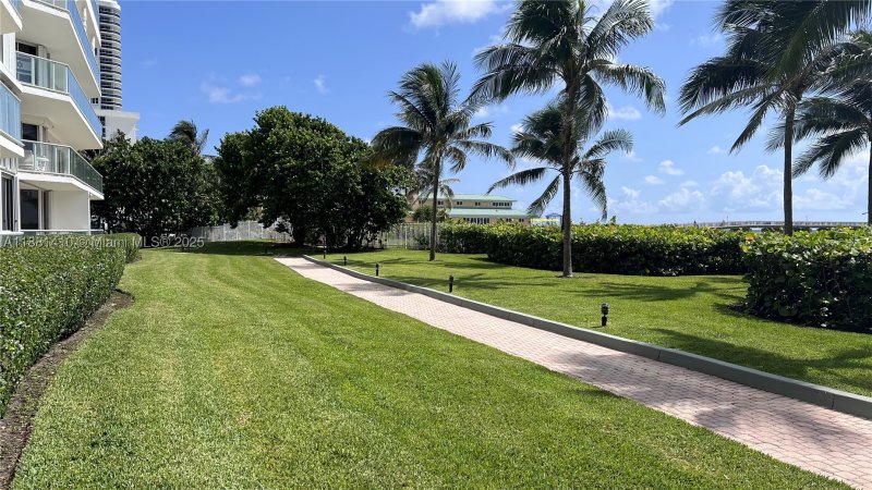 Comprar apartamento no Oceania 3 2334