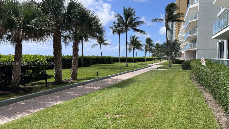 Comprar apartamento no Oceania 3 2334
