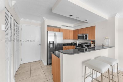 Comprar apartamento en The Collins Condo 1505