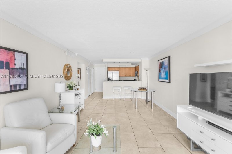 Comprar apartamento en The Collins Condo 1505