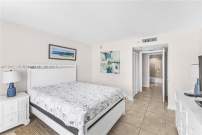 Comprar apartamento en The Collins Condo 1505
