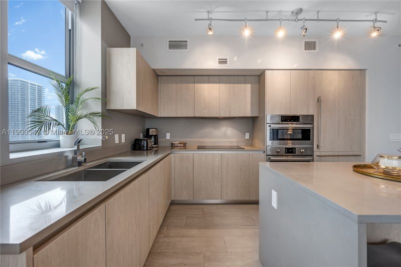 Apartment for rent at Hyde Beach House R2501