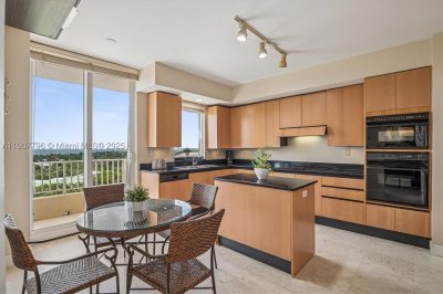 Comprar apartamento no Club Tower One 1005