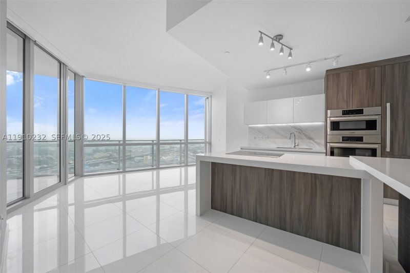 Condo for sale at Paramount Miami WorldCenter 4204