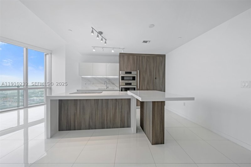 Condo for sale at Paramount Miami WorldCenter 4204