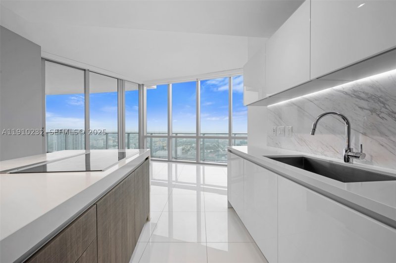 Condo for sale at Paramount Miami WorldCenter 4204