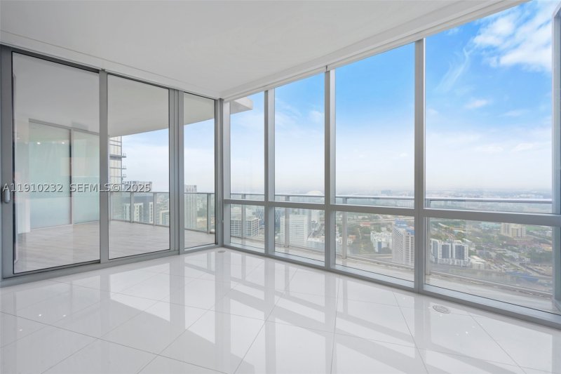Condo for sale at Paramount Miami WorldCenter 4204