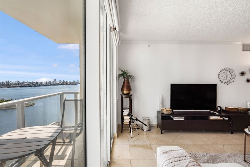 Condo for sale at Mark on Brickell 2708
