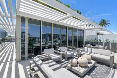 Comprar apartamento no Three Hundred Collins PH3