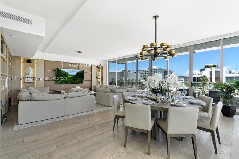 Condo for sale at Three Hundred Collins PH3