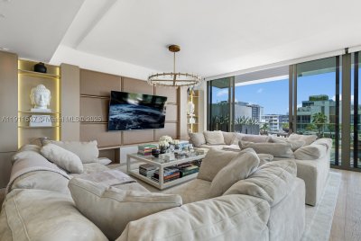 Comprar apartamento no Three Hundred Collins PH3