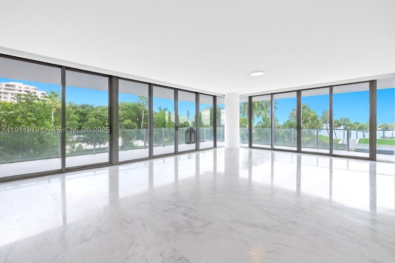 Comprar apartamento no Oceana Key Biscayne 301N