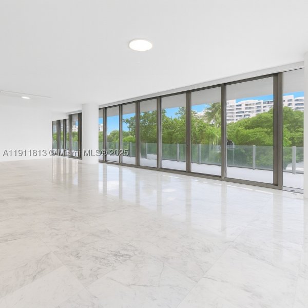Comprar apartamento no Oceana Key Biscayne 301N