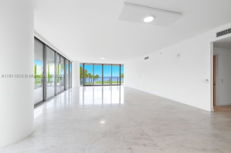 Comprar apartamento no Oceana Key Biscayne 301N