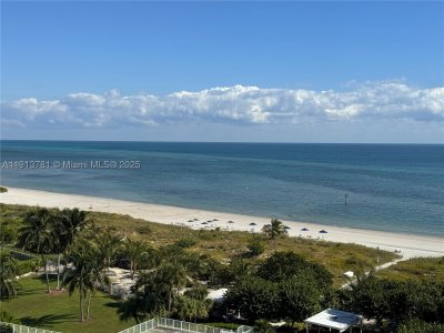 Island House Apt #909